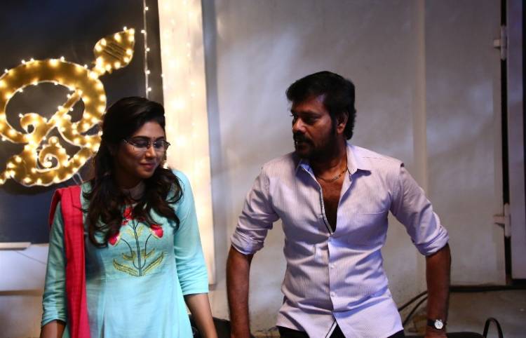 முனீஸ்வரன் சிலை முன்பு சாமியாடிய மனிஷா யாதவ்