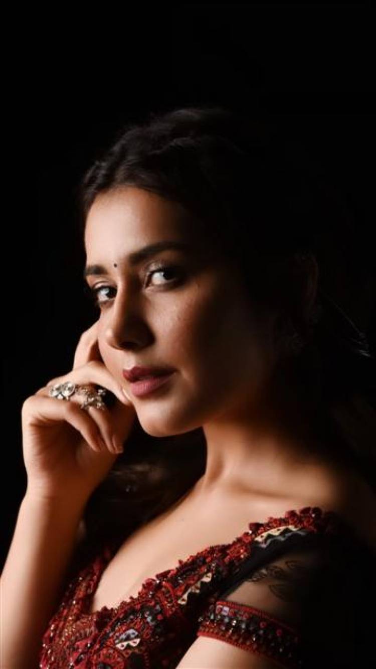 Actress Raashi Khanna received the Special Jury Award