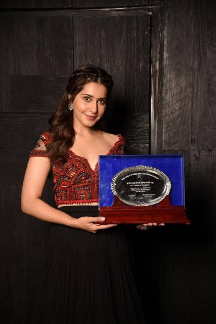 Actress Raashi Khanna received the Special Jury Award