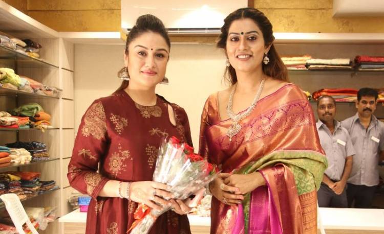 ஜவுளிக்கடை திறப்பு விழாவுக்கு வந்து குவிந்த நட்சத்திரங்கள்!