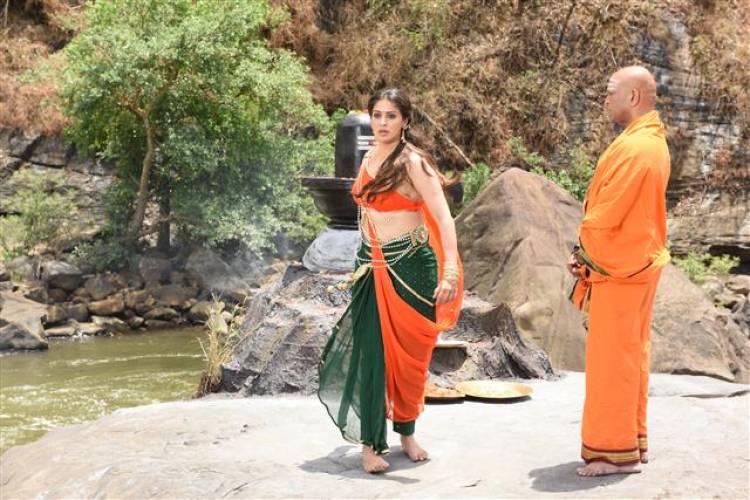 "NEEYA 2" Movie New Stills
