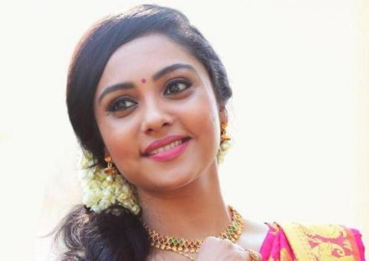 Actress Smruthi Venkat joins "Theerpugal Virkapadum" team