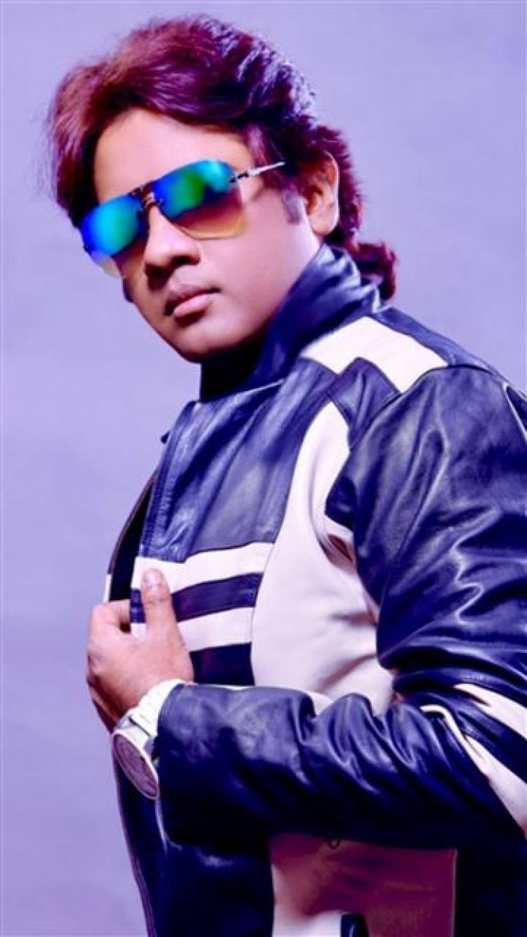 Actor Manie Stills
