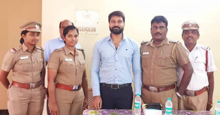 காவலர்களுக்கு கூலிங்கிளாஸ் வழங்கிய நடிகர் ஜெய்வந்த்
