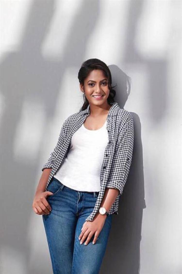 Actress Shruti Reddy New Stills