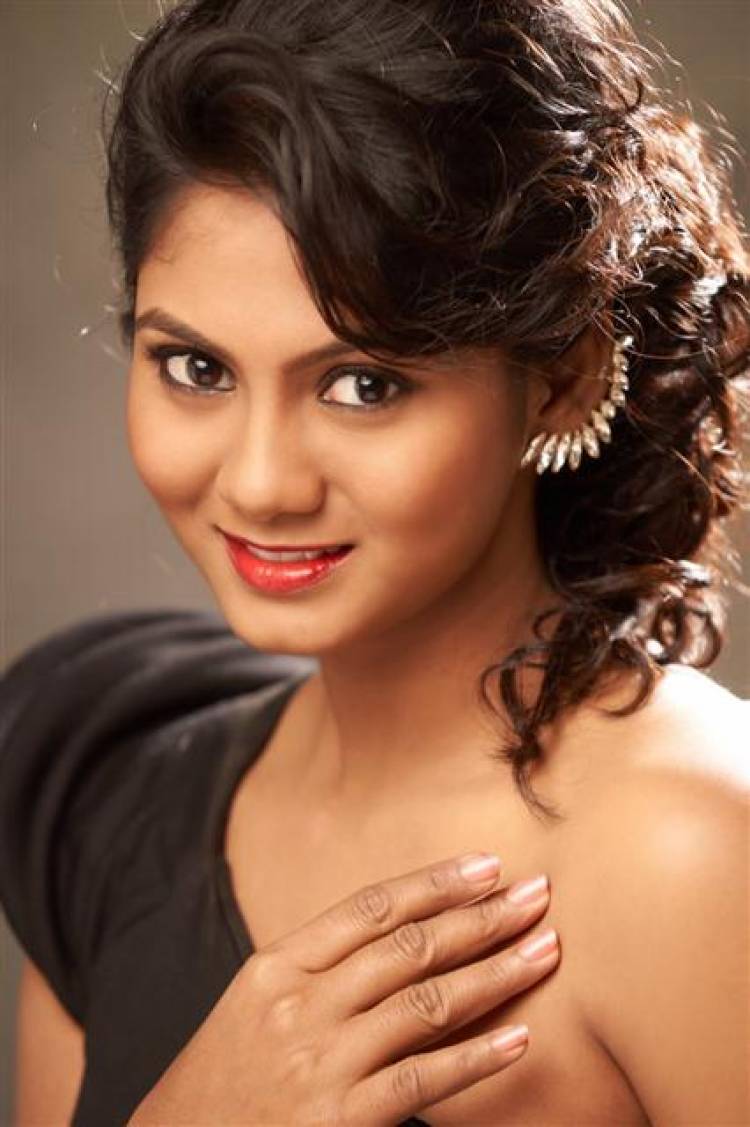 Actress Shruti Reddy New Stills