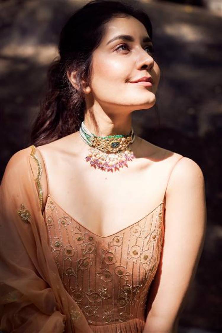 Actress Raashi Khanna Stunning Latest Stills