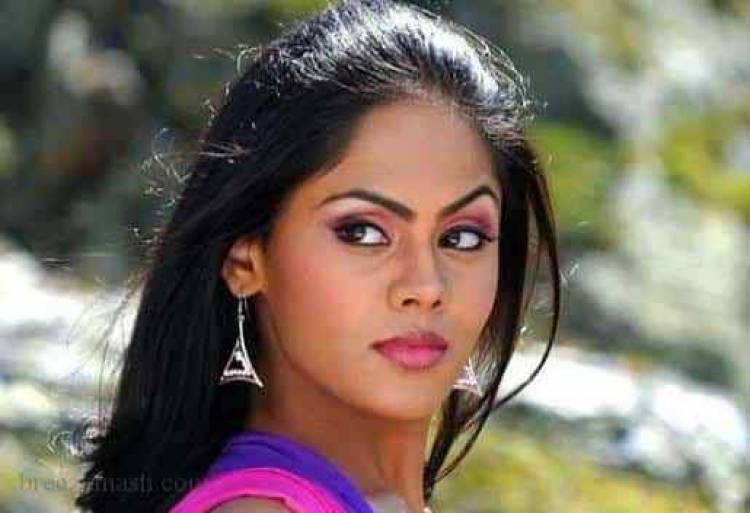 நடிகை கார்த்திகா நாயர் பிறந்தநாள் 