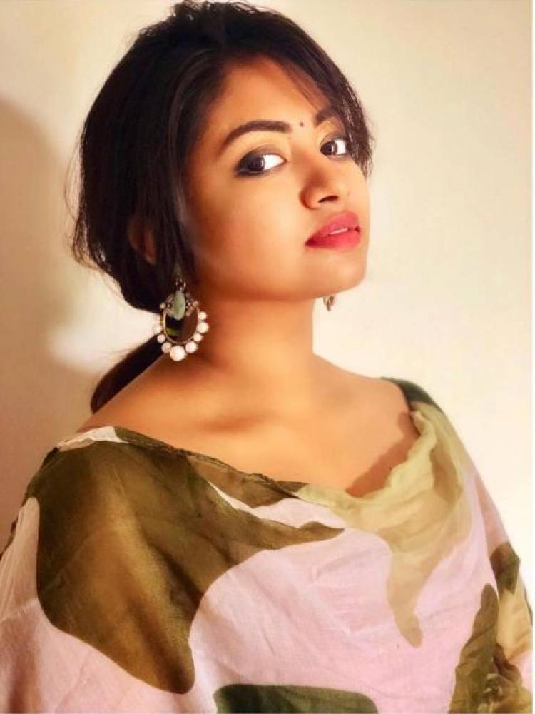 Actress Shaalin Zoya Latest Stills