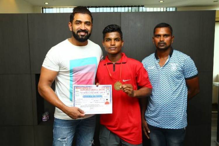 ArunVijay Meets Boxers