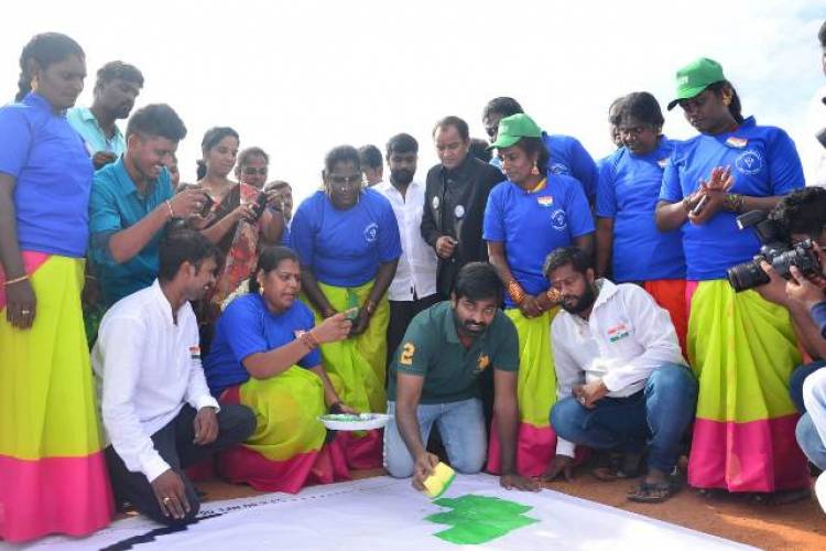 திருநங்கைகளின் உலக சாதனைக்கு கைகொடுத்த விஜய் சேதுபதி