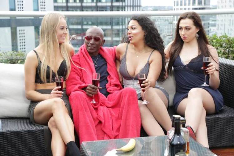 லவ் குருவாக மாறிய மொட்ட ராஜேந்திரன்