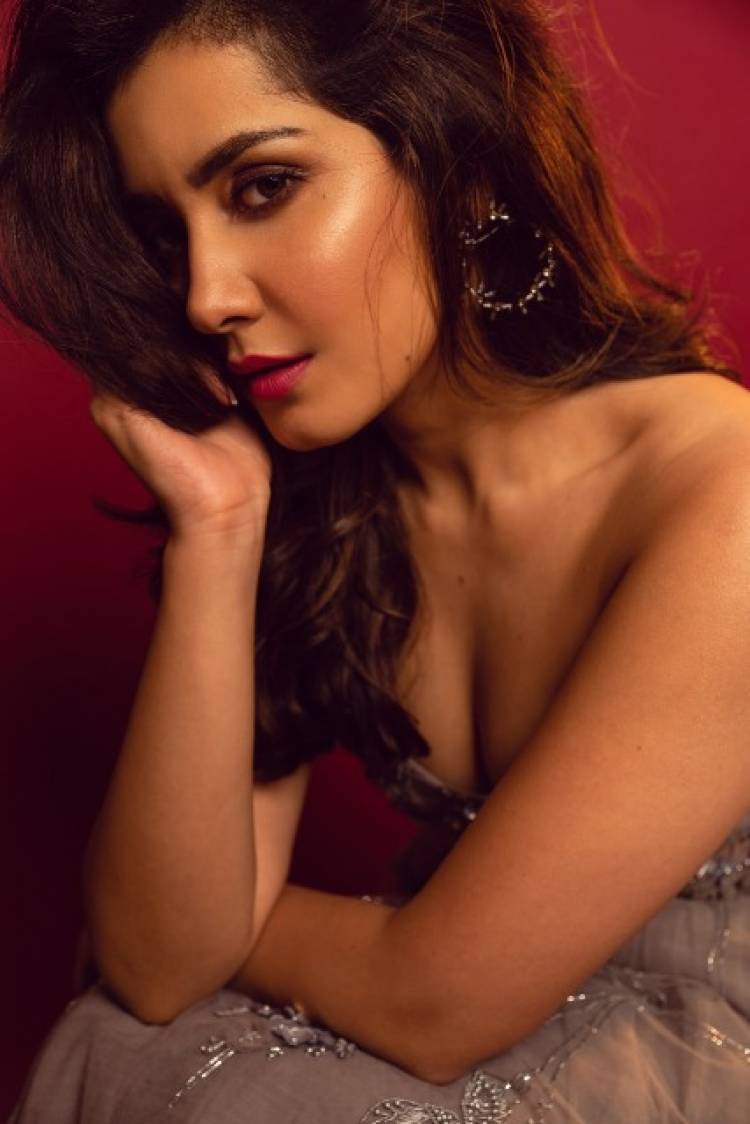 Actress RaashiKhanna Latest Pictures