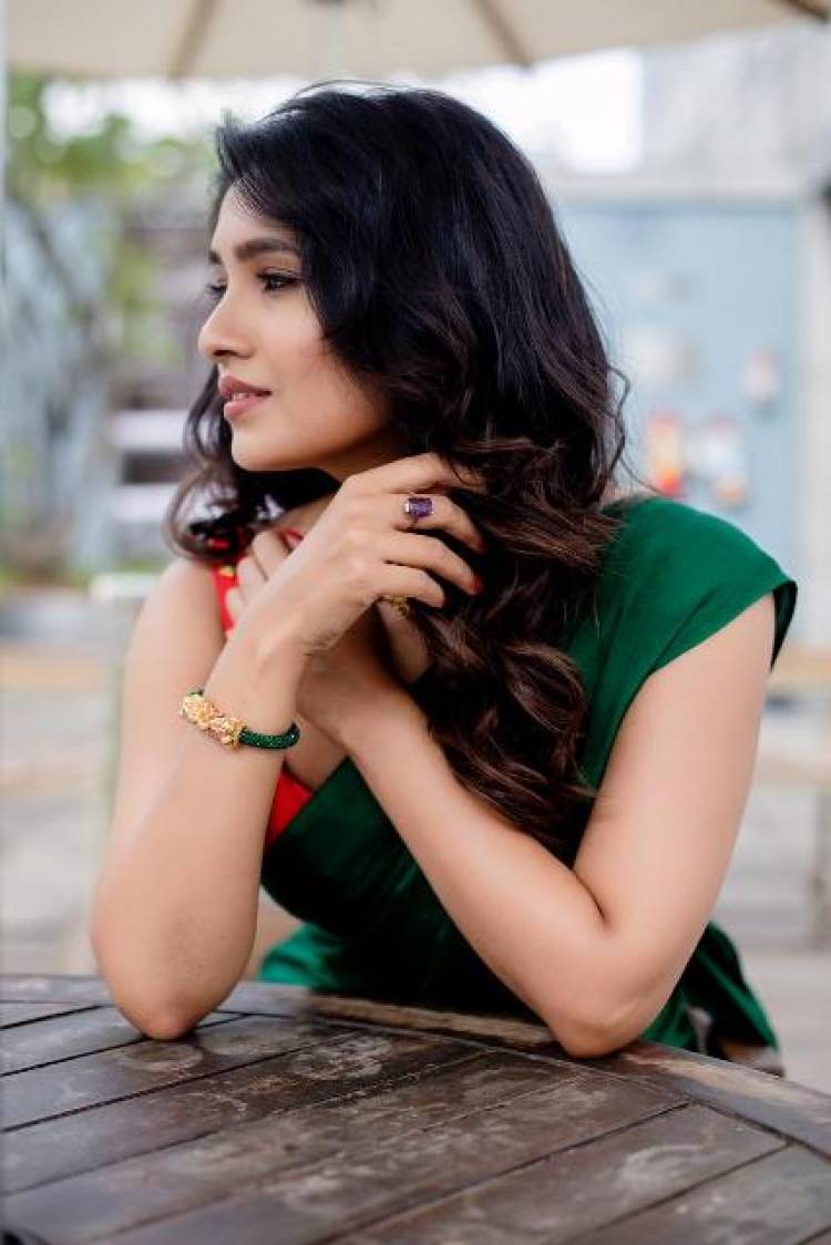 Actress VaniBhojan Latest Stills
