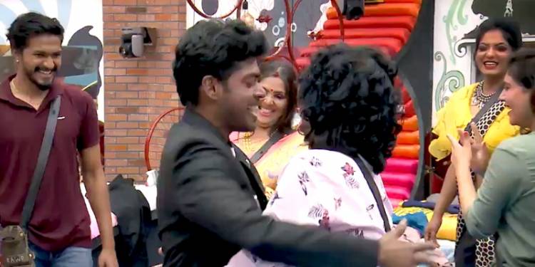 பிக்பாஸ் வீட்டில் மேலும் 4 சிறப்பு விருந்தினர்கள்