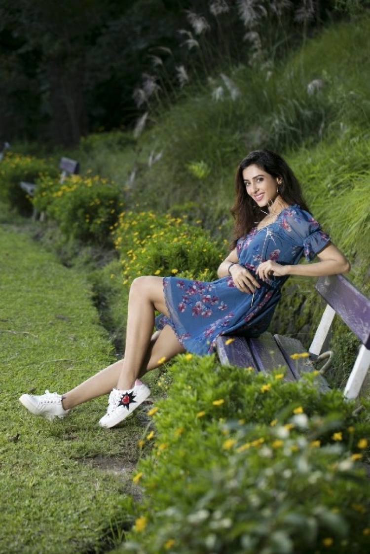 Actress RiyaSuman Latest Stills