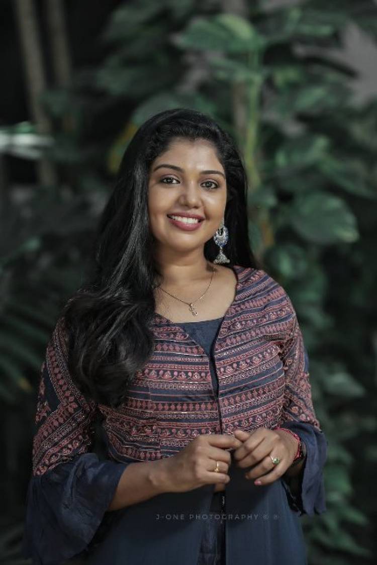 Actress Riythvika Latest Stills