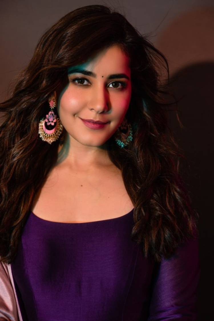 Actress Raashi khanna Latest Stills