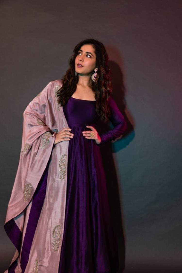 Actress Raashi khanna Latest Stills