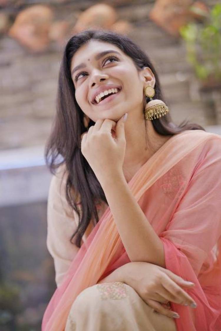 Actress Dushara Latest Pictures