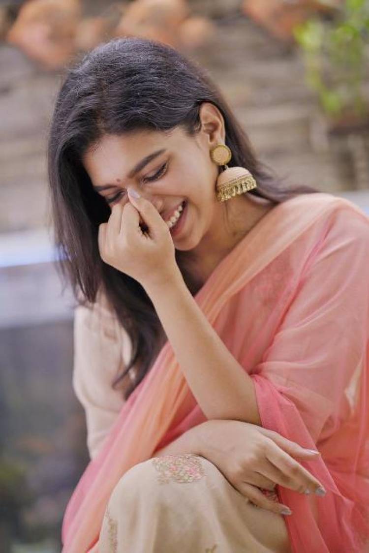 Actress Dushara Latest Pictures