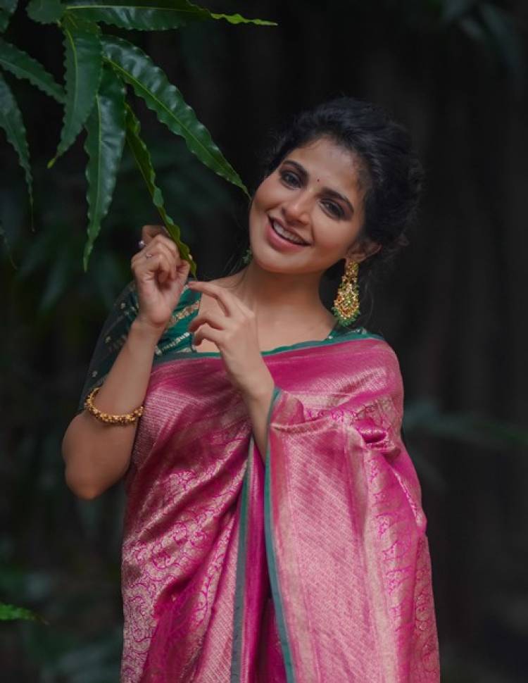 Actress IswaryaMenon Latest Pictures