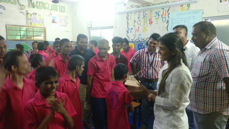 ஹோப் தொண்டு நிறுவனத்தில் தனது பிறந்த நாளைக் குழந்தைகளோடு கொண்டாடிய ஐஸ்வர்யா ராஜேஷ். 