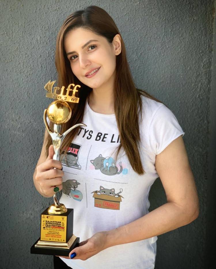  Zareen Khan won BEST ACTRESS AWARD for Hum Bhi Akele, Tum bhi Akele at the Rajasthan International Film Festival