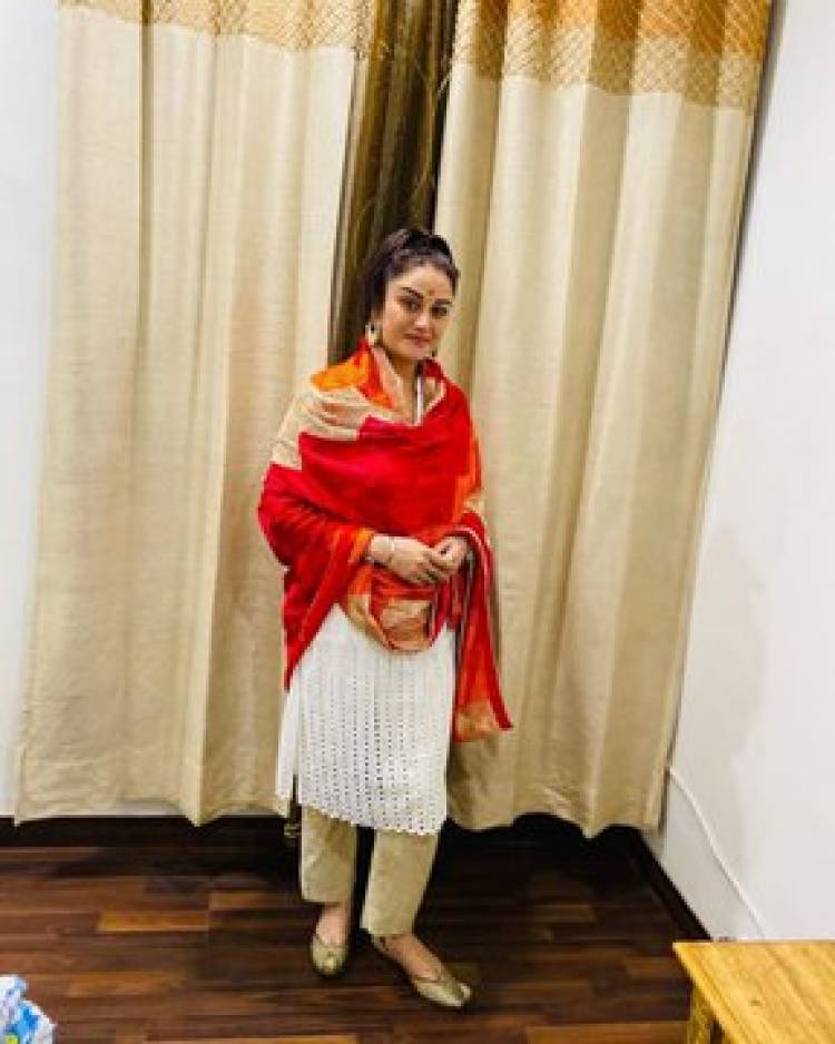 Taking Notes From Soniya Aggarwal on how to keep it Simple Yet Beautiful 