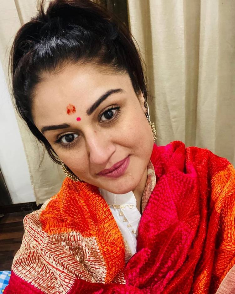 Taking Notes From Soniya Aggarwal on how to keep it Simple Yet Beautiful 