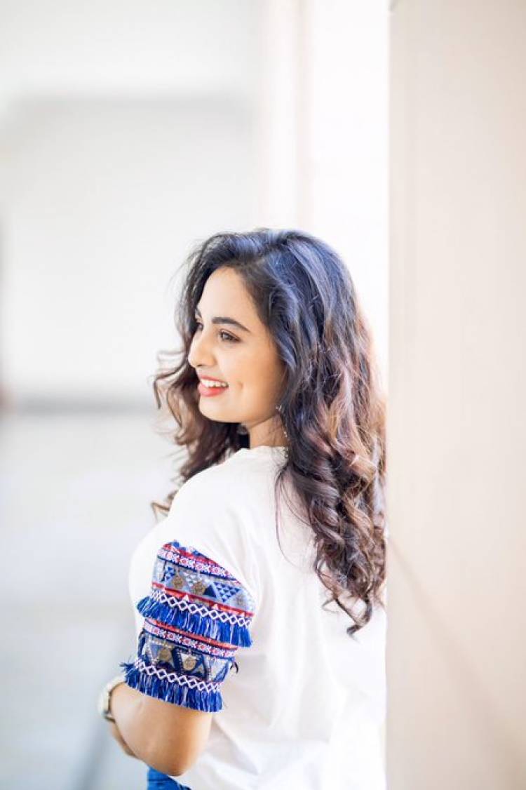 Srushti Dange cute Dimple Chin Shades with  Blue and White