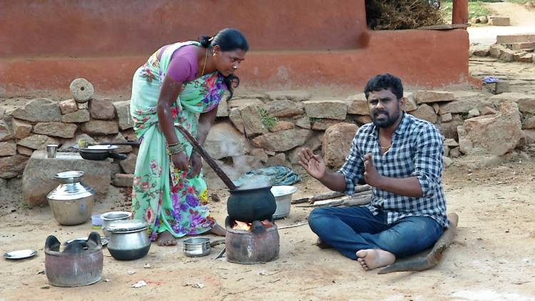 புதியதலைமுறையில் "கொஞ்சம் சோறு கொஞ்சம் வரலாறு" நிகழ்ச்சியை தொகுத்து வழங்குபவர் பூபேஷ்