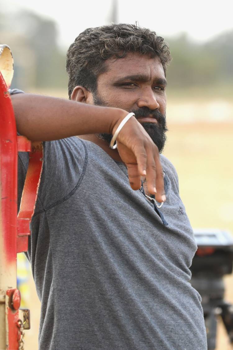 மதயானை கூட்டம் இயக்குனர் விக்ரம் சுகுமாரன் இயக்கத்தில் தினேஷ் நடிக்கும் "தேரும் போரும்