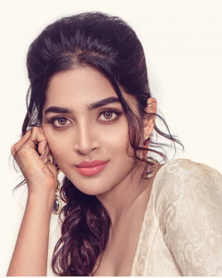 Actress Anagha looks ravishing in these recent pictures of her