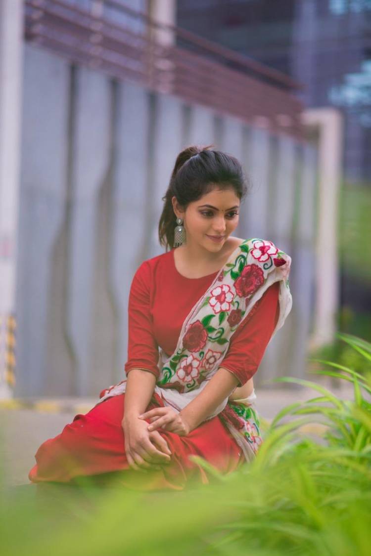 Gorgeous Actress Athulya Ravi in floral attire