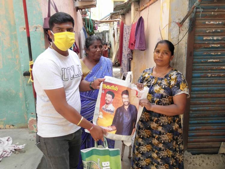மக்களுக்கு உதவும் நடிகர் சந்தானம்