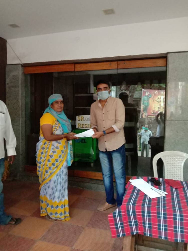 நடிகர் உதயா 15 நாட்களுக்கு தேவையான மருந்து மாத்திரைகளை வழங்கியிருக்கிறார்