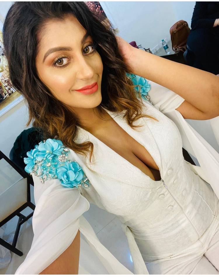 Dazzling Actress Yashika Anand