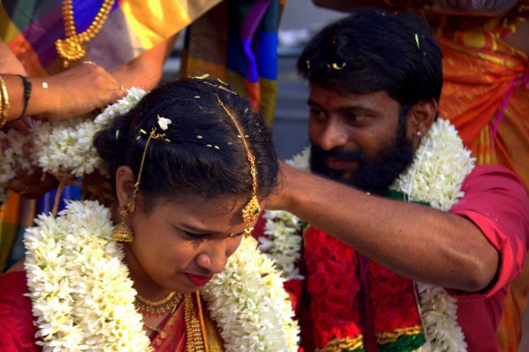 இயக்குனர் செல்வராகவனின் உதவி இயக்குனராக பணியாற்றிய சுஜாவின் திருமணம் இன்று நடைபெற்றது