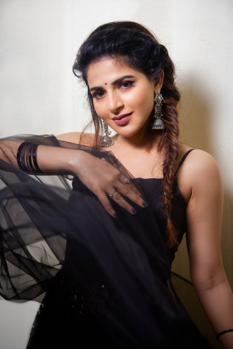 Actress Ishwarya Menon looks stunning in these pictures