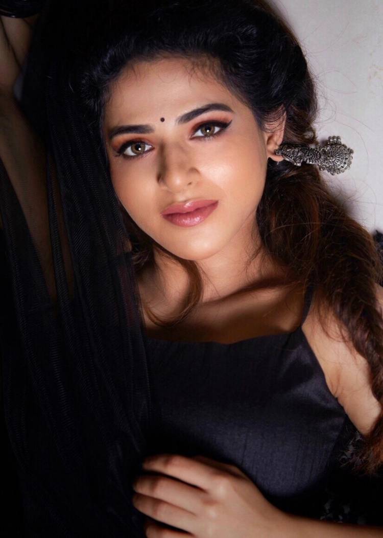 Actress Ishwarya Menon looks stunning in these pictures