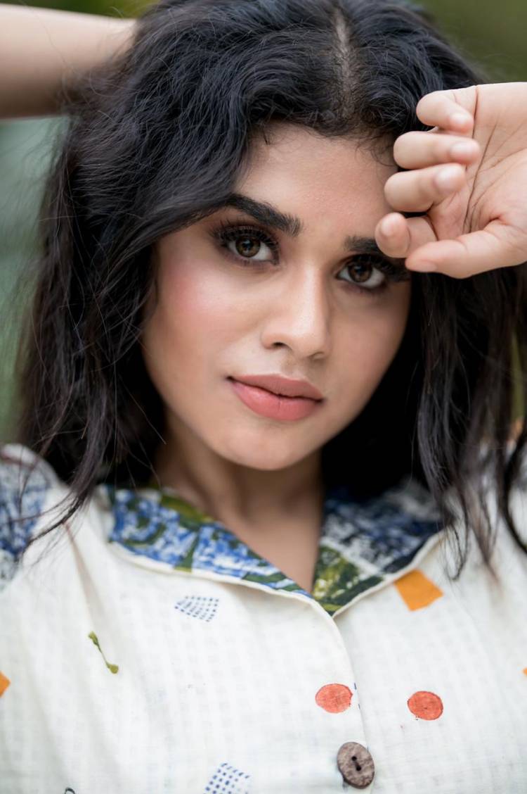 Actress Meenakshi debuted and impressed with her skill & talent in kennedy club