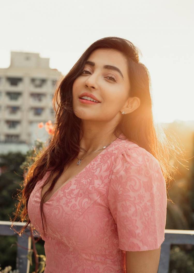 Actress parvati Nair looks pretty in pink