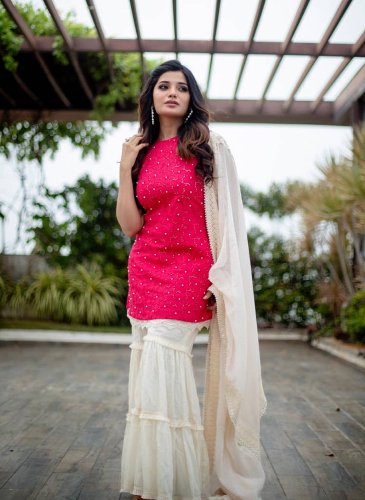 Actress Aathmika sizzling in her latest pics