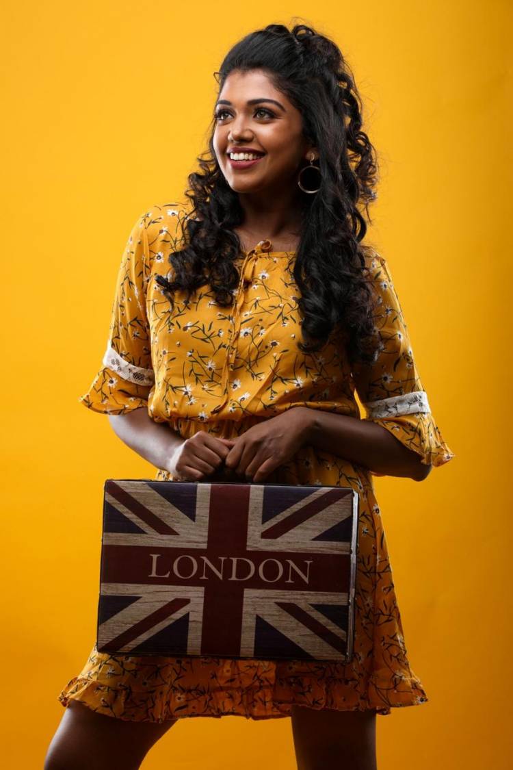 Natural Star #BigBoss @Riythvika Enhances her in New look
