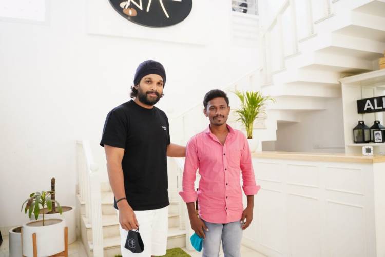 Stylish star @alluarjun met his avid fan at his office