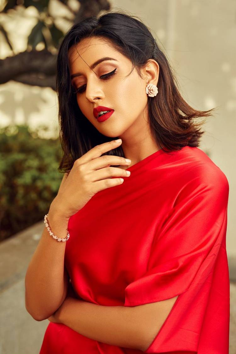 Actress #RaizaWilson looks ravishing in red!! 