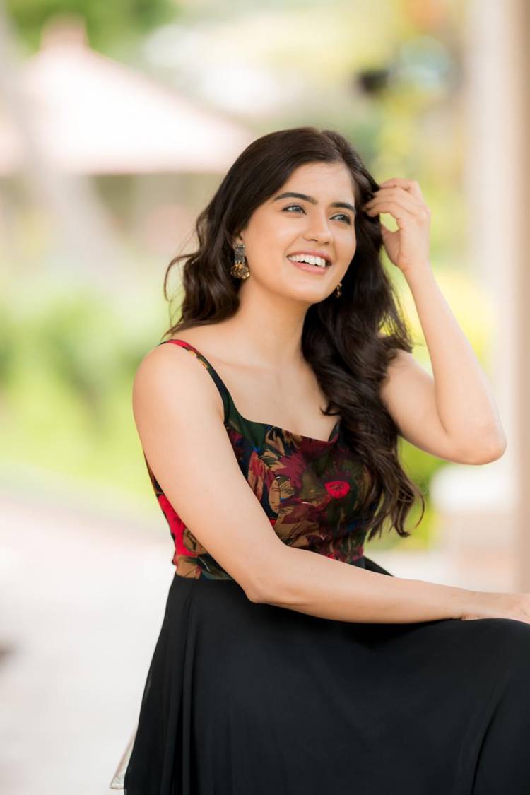 Actress #AmrithaAiyer looks absolutely stunning in these lovely pictures from her most recent photoshoot