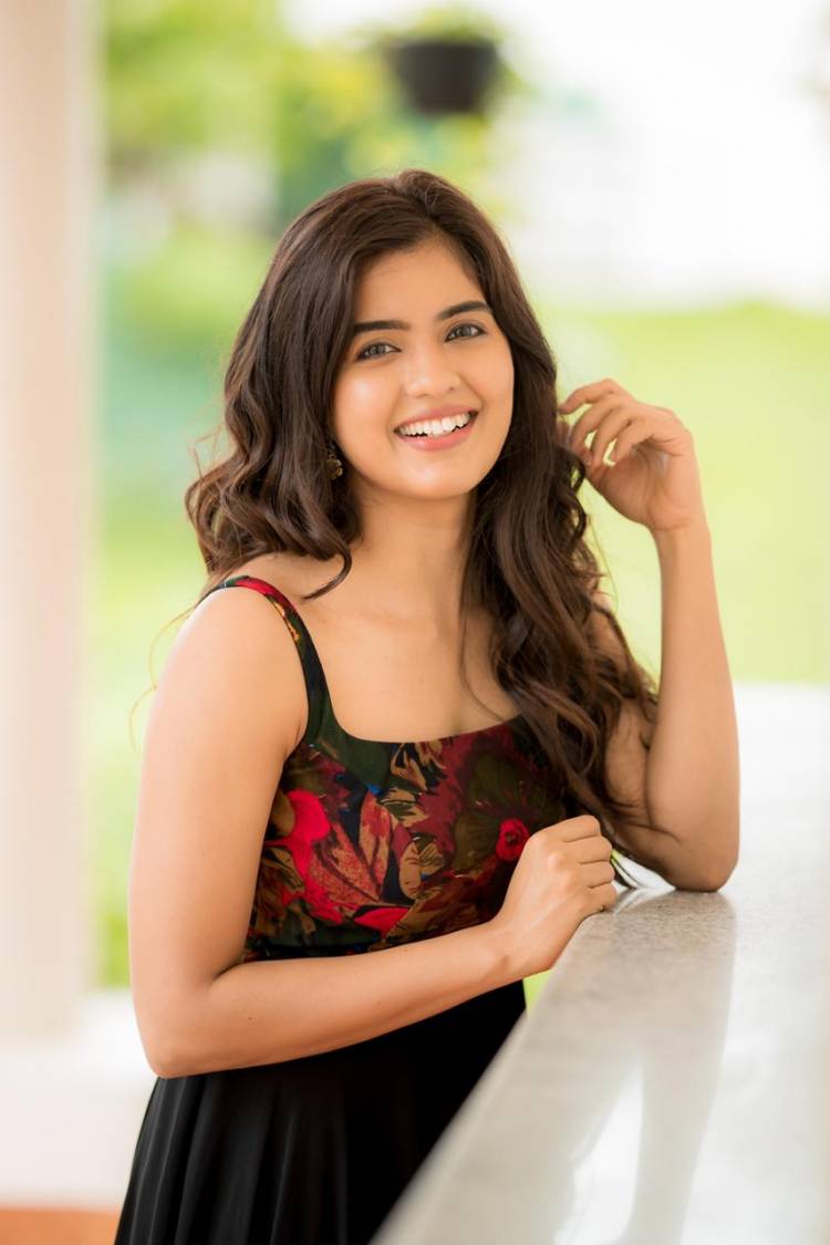 Actress #AmrithaAiyer looks absolutely stunning in these lovely pictures from her most recent photoshoot