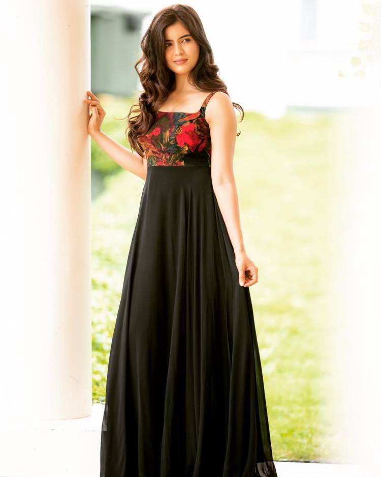 Actress #AmrithaAiyer looks absolutely stunning in these lovely pictures from her most recent photoshoot